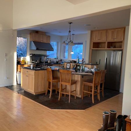 Frenchy'S Adventure Bed And Breakfast Anchorage Exterior foto